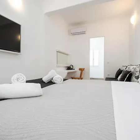 فندق سانتورينيز بالكوني آرت هاوسز 5*