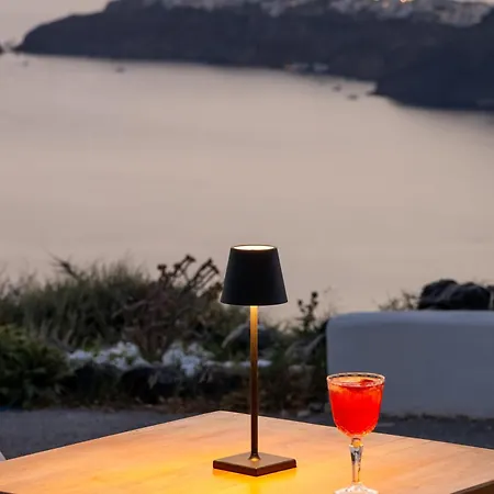 فندق سانتورينيز بالكوني آرت هاوسز 5*