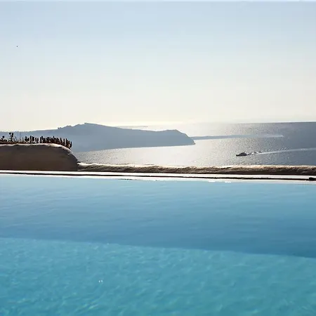 فندق سانتورينيز بالكوني آرت هاوسز 5*